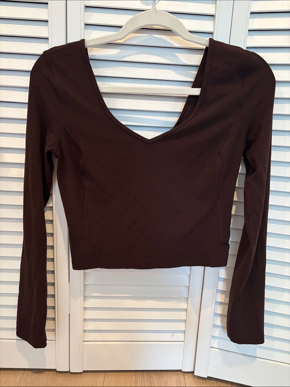 Women’s Lululemon Long Sleeve V-Neck Crop Top - dark Brown